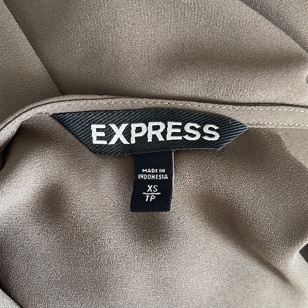 Express Blouse - Picture 5 of 5